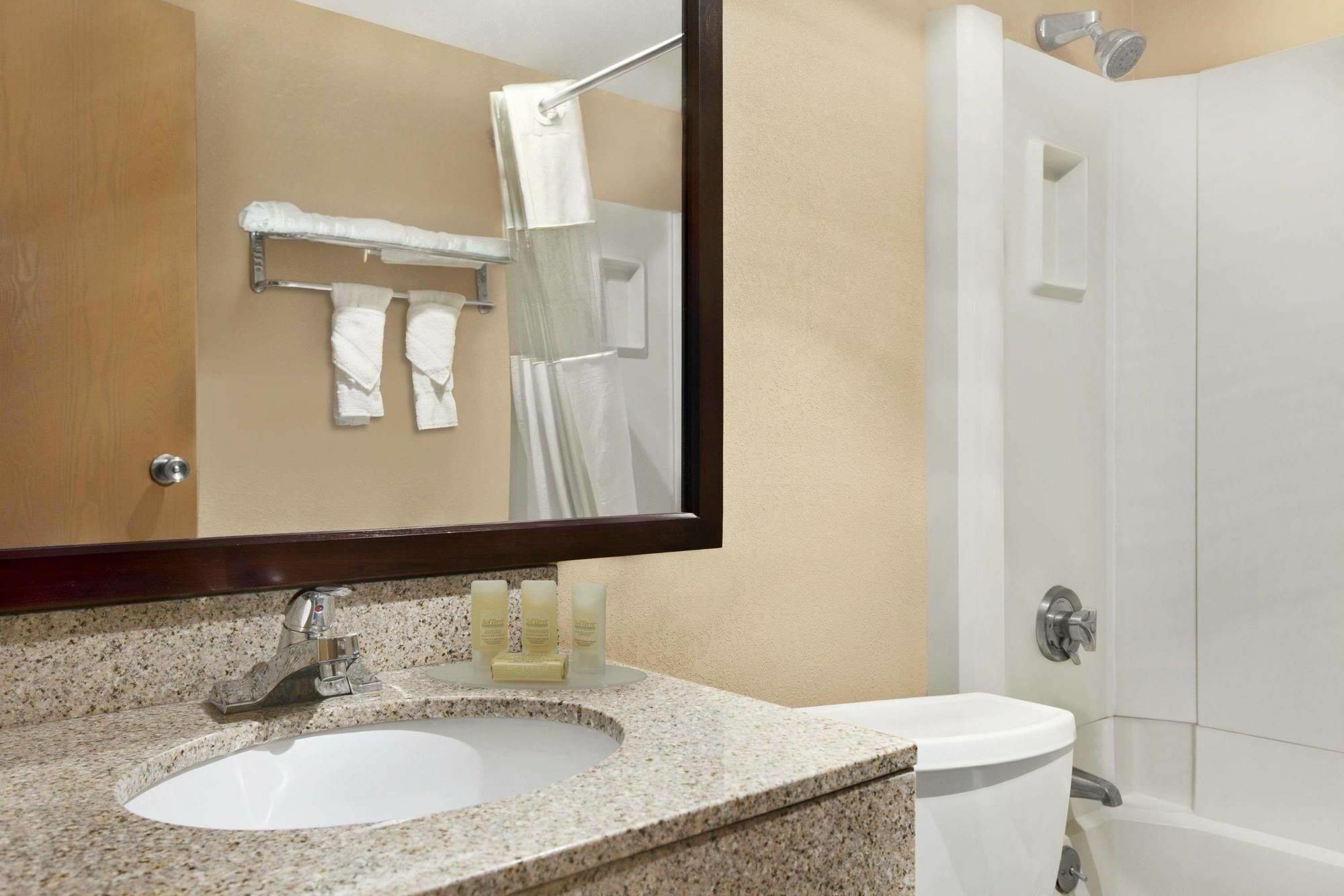 Quality Inn & Suites Cincinnati Luaran gambar
